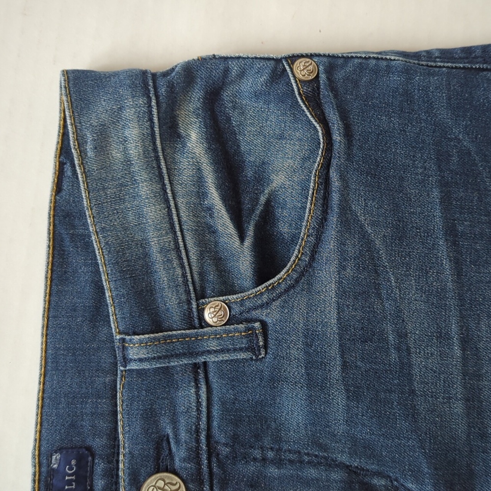 Rock & Republic Berlin Distressed Denim Jeans 8M Blue Pockets - Picture 9 of 16